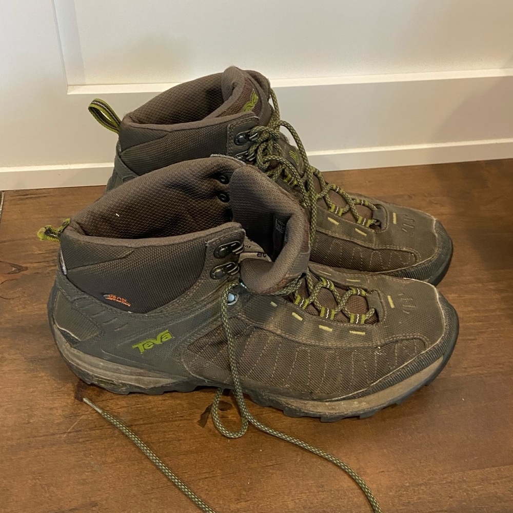 Mens Teva Boots Size 11
